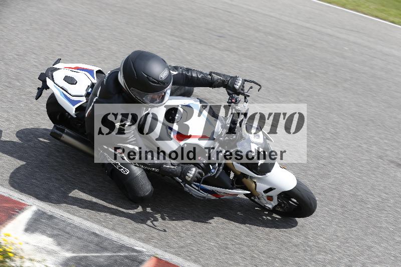 /Archiv-2024/29 12.06.2024 MOTO.CH Track Day ADR/Gruppe rot/70